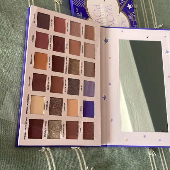 ciaté I Am A Woman 24 piece eyeshadow pallet NIB - Picture 3 of 11